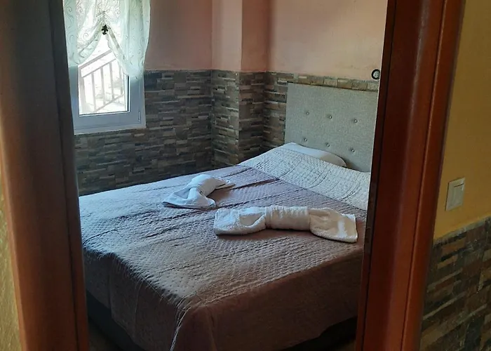 Sofia & Lakis House *